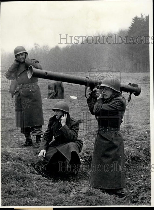 Press Photo military instruction German soldiers are learned handling modern US - Historic Images