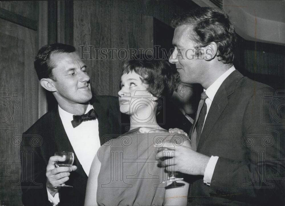 1961 Press Photo Playwright John Osborne attends premiere of &quot;Taste of Honey&quot; - Historic Images