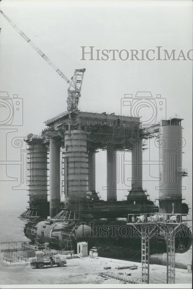 Press Photo Japan builds Ocean prospector platform - Historic Images