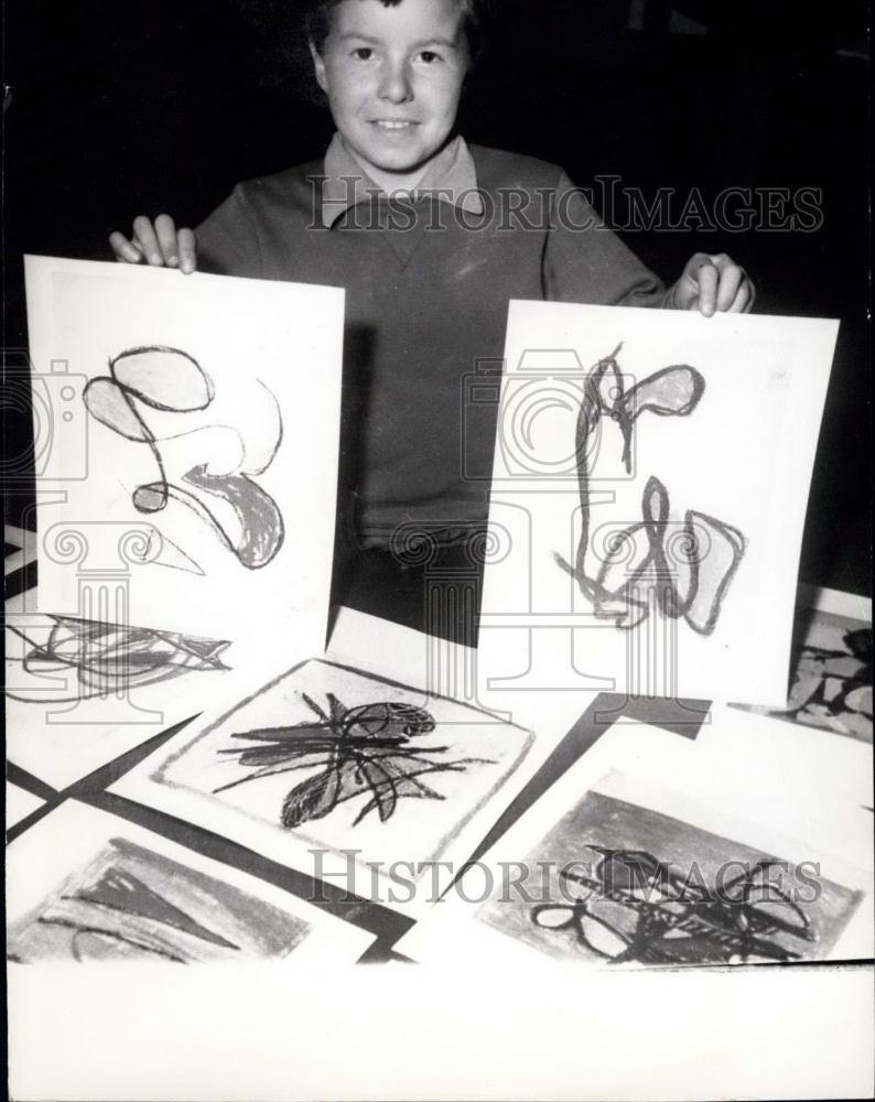 1954 Press Photo &#39;Abstract&#39; paintings by 9 year old Patrick Jordan of Paris - Historic Images