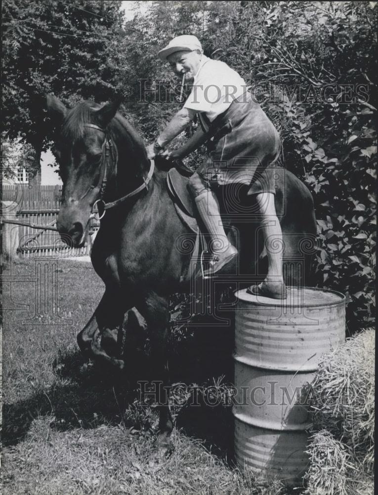 Press Photo Maximilian Stattenberger Munich&#39;s Oldest horseman - Historic Images