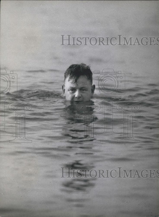 Press Photo Lord Hailsham Newly Elected Chairman Conservative Party Swims Sea - Historic Images