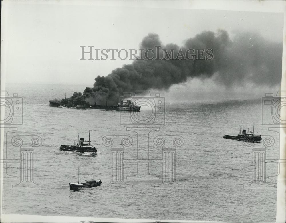 1955 Press Photo Swedish Tanker Johannishus On Fire In English Channel - Historic Images