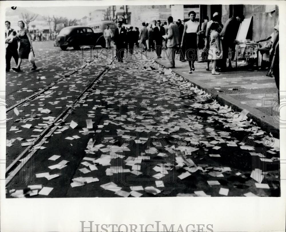 1954 Press Photo Congressional Elections, Brazil, Pamphlets, Rio de Janiero - Historic Images