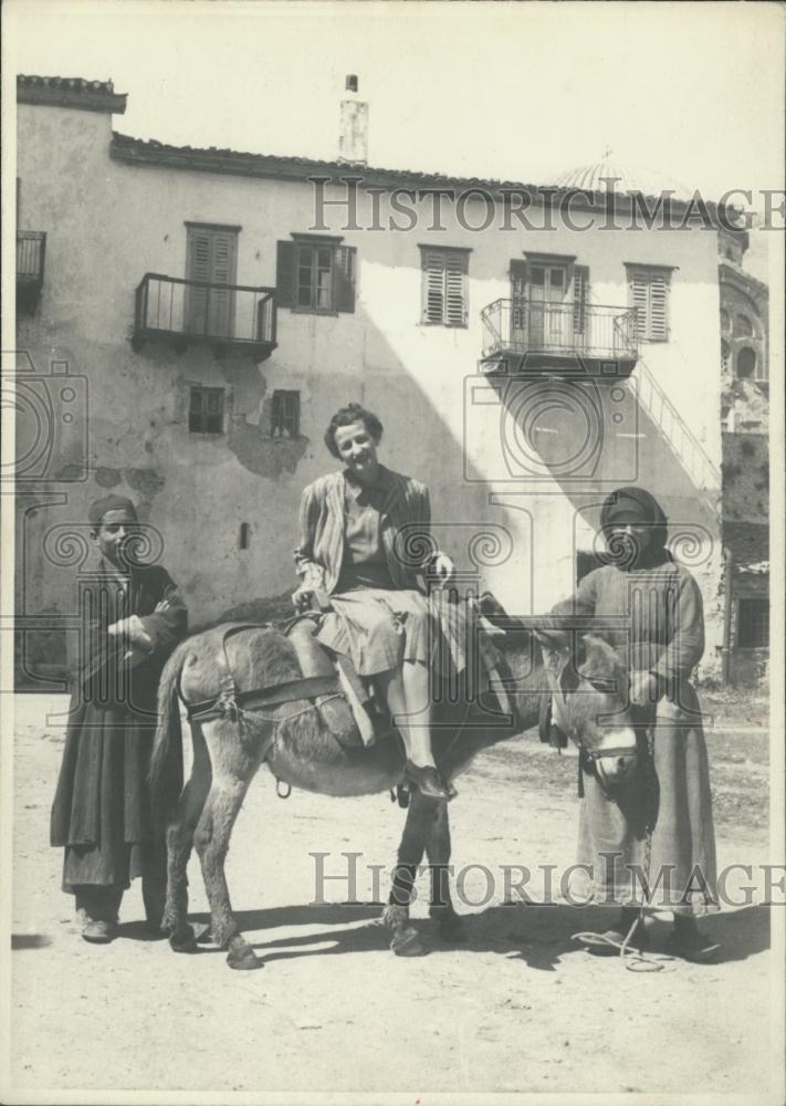 Press Photo Nagasaki Lours Matrimonial Greece Donahue - Historic Images