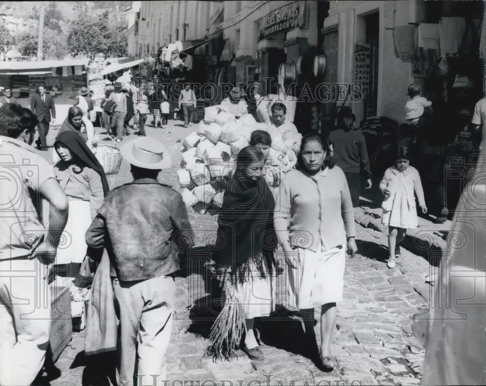 Press Photo 24 de Mayo Avenue, Quito, Ecuador - Historic Images