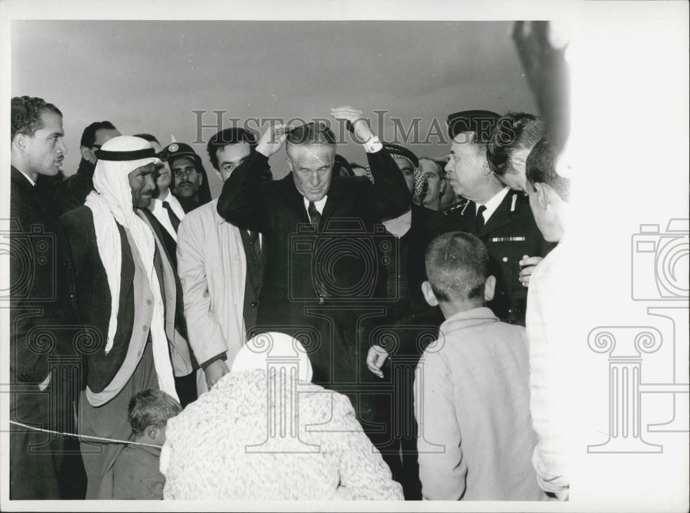 Press Photo Governor Romney With Ghor Nimrin Camp Refugees In Jordan - Historic Images