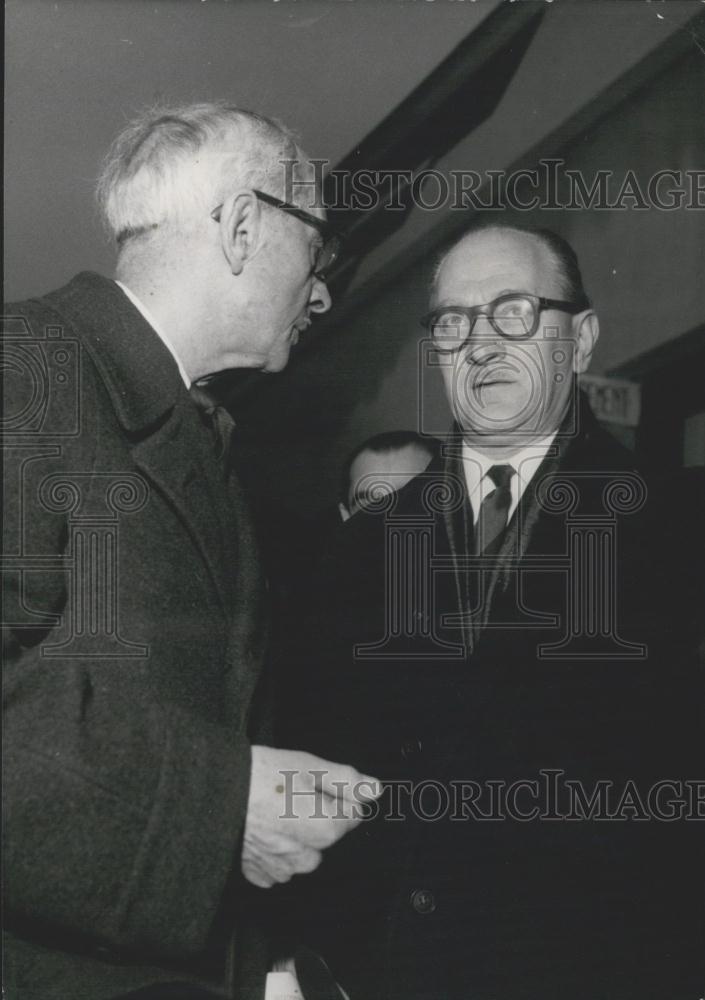 1956 Press Photo French Prime Minister,M. Guy Mollet &amp; General Catroux - Historic Images