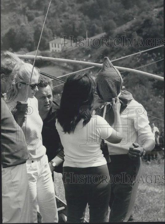 1956 Press Photo Henry To Cross steep Saint Laurent - Rochefort valley On Cable - Historic Images
