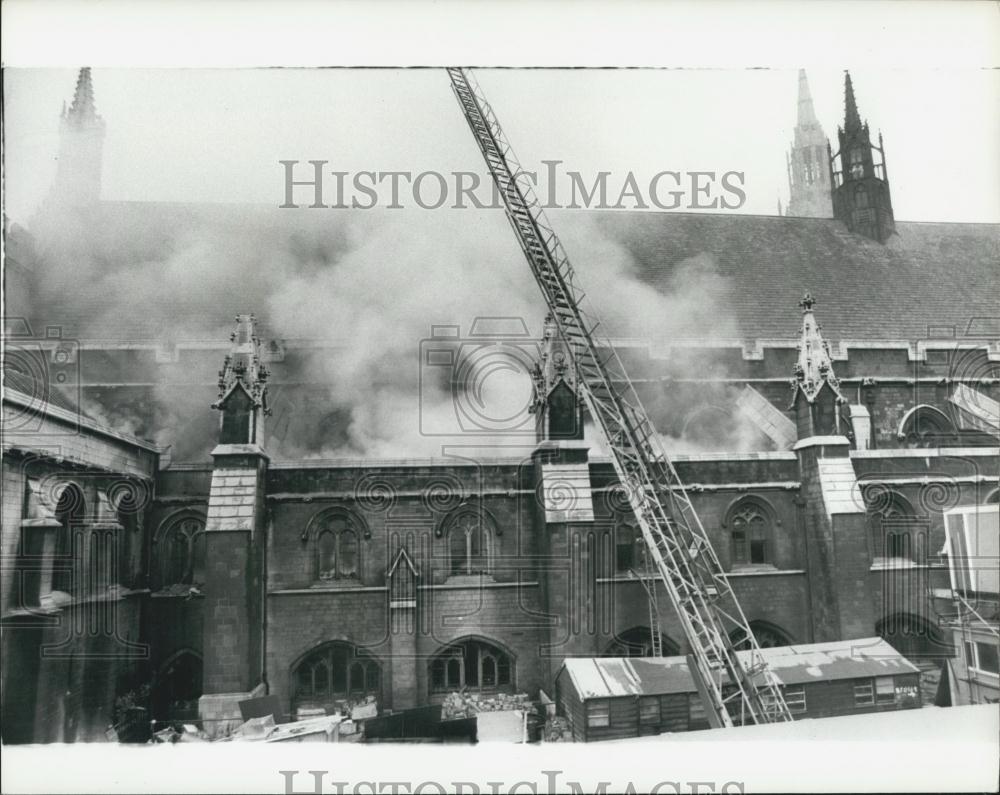 1974 Press Photo Firemen Fight the Blaze at Westminster Hall - Historic Images