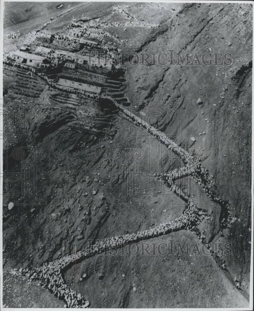 Press Photo 25k Hikers Climb Mount Fuji To Escape Heat Wave-Aerial - Historic Images