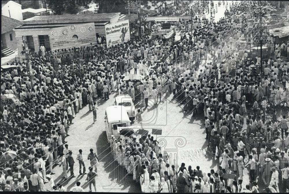 Press Photo Sarvodaya Leader Jai Prakash Narain Peace March Procession India - Historic Images