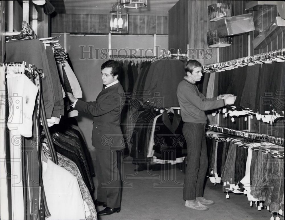 Press Photo Lord John on Carnaby Street - Historic Images