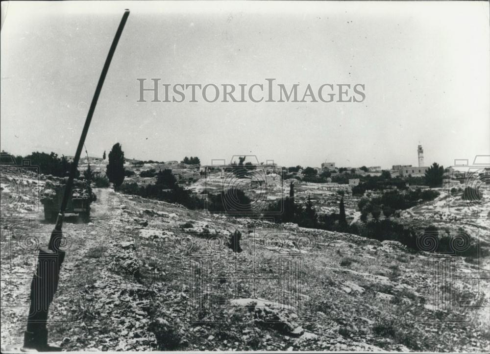 1967 Press Photo Middle East War Arab Village Jordan Deserted Retreated Forces - Historic Images