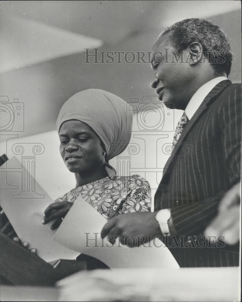 1974 Press Photo Assistant Minister Dr Julia Ojiamba, Cabinet Secretary Muriithi - Historic Images