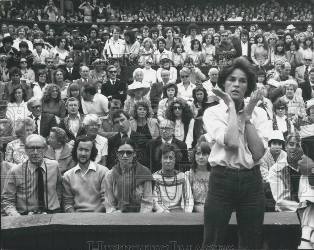 1978 Press Photo Ali MacGraw Actress Shooting Scene Players Wimbledon Film Movie - Historic Images
