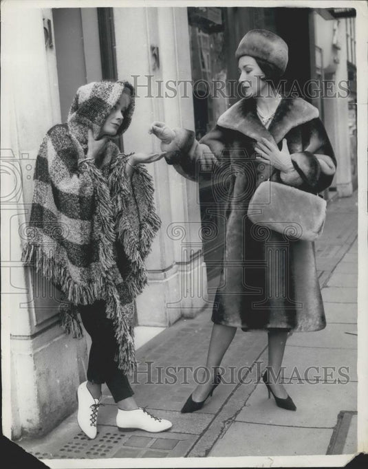 1961 Press Photo Black and White Check Ascher Poncho Full Length Lamb Coa - Historic Images