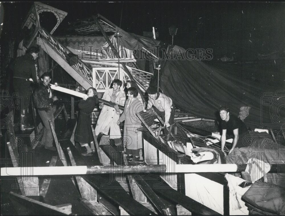 1953 Press Photo Big Tent Of Circus Busch Falls In Thunderstorm, Frankfurt - Historic Images