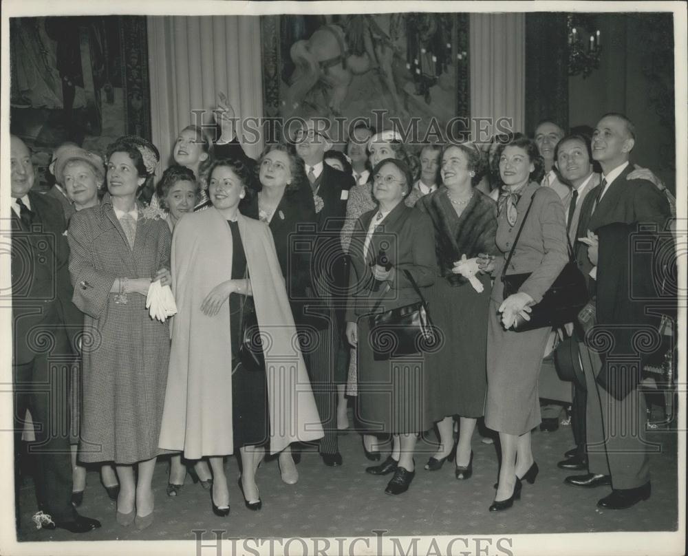 1957 Press Photo Citizens from the U.S. on visit to London - Historic Images