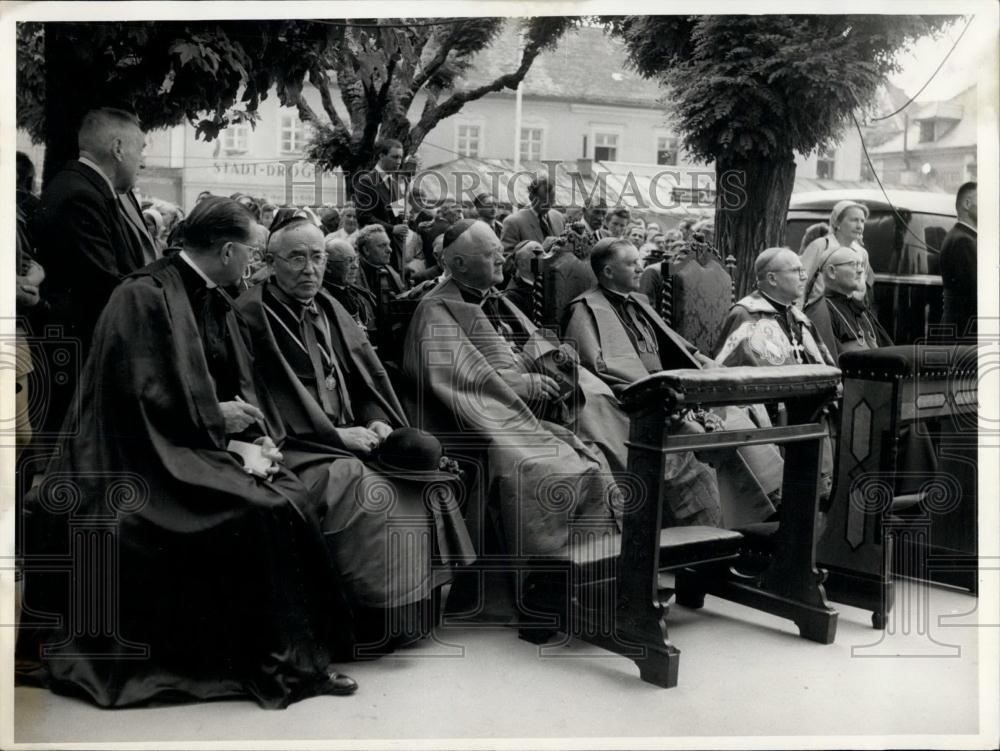 1953 Press Photo Day of Prayer in Altoetting, Upper Bavaria - Historic Images