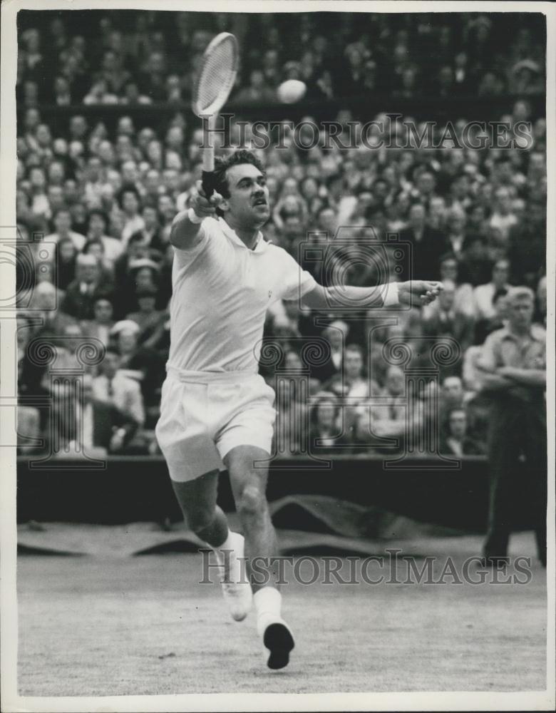 1953 Press Photo Vic Serixas Beats Kurt Nielson At Wimbledon&#39;s Mens Final - Historic Images