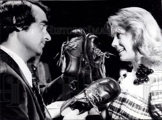 1972 Press Photo German "Schuhinstitut" shoes on show - Historic Images