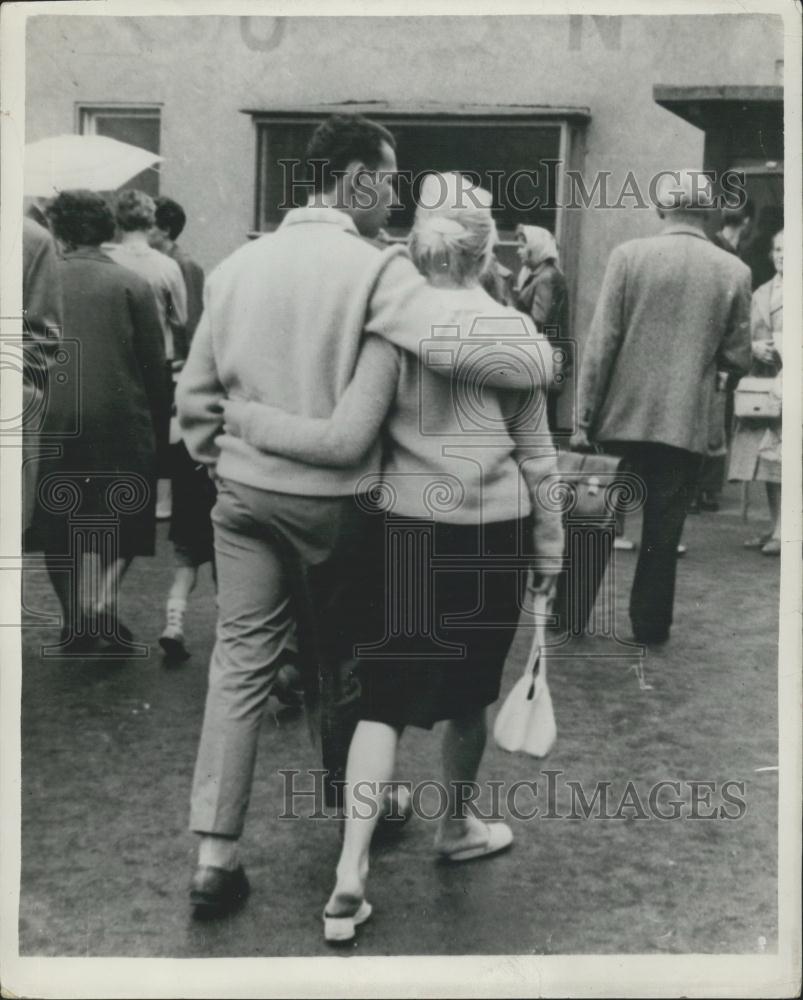 1961 Press Photo Flood Of Refugees In Berlin Marienfelde Refugee camp - Historic Images