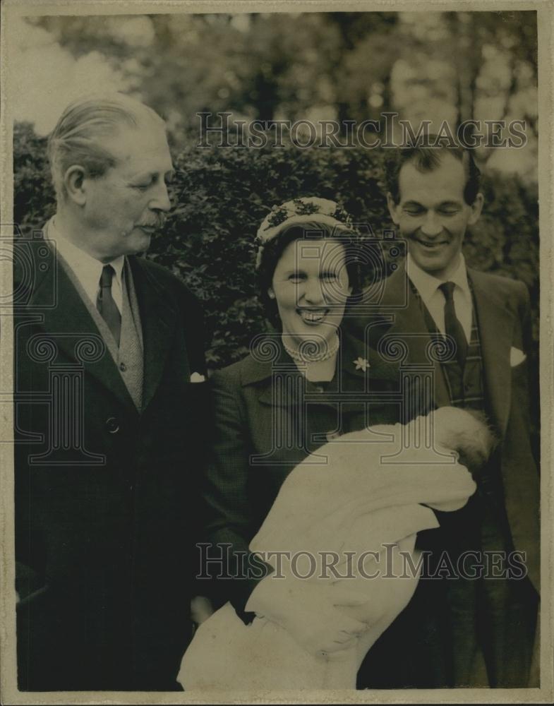 1957 Press Photo Prime Minister Attends The Christening Of His 12th Grandchild - Historic Images