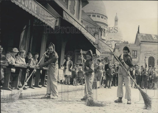 Press Photo Outside Palace Du Tertre Children Sweep The Streets - Historic Images