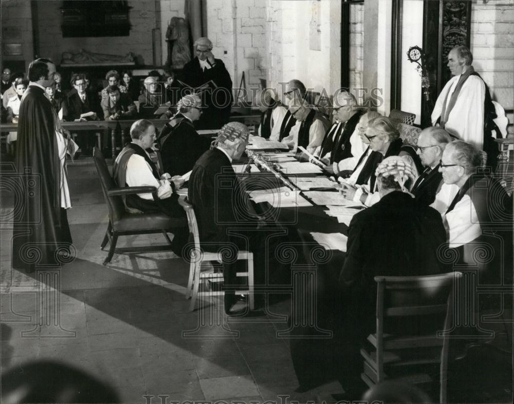 1974 Press Photo Confirmation Of Dr. Coggan As Archbishop Of Canterbury - Historic Images