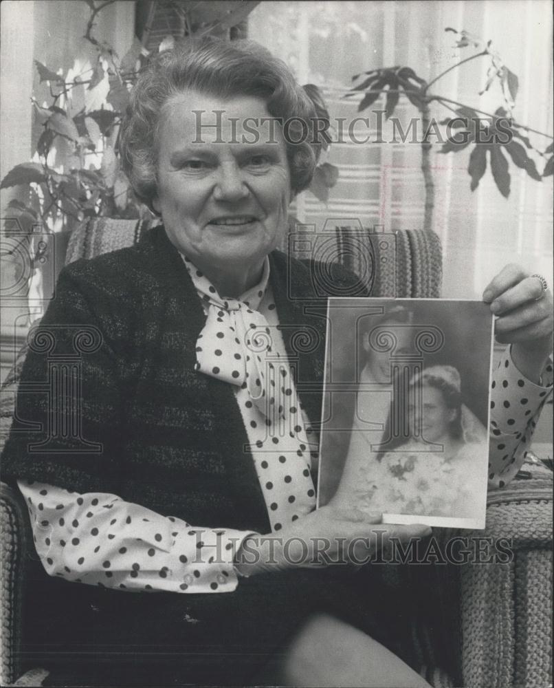 1977 Press Photo Mrs Austra Liepins, Latvian - Historic Images