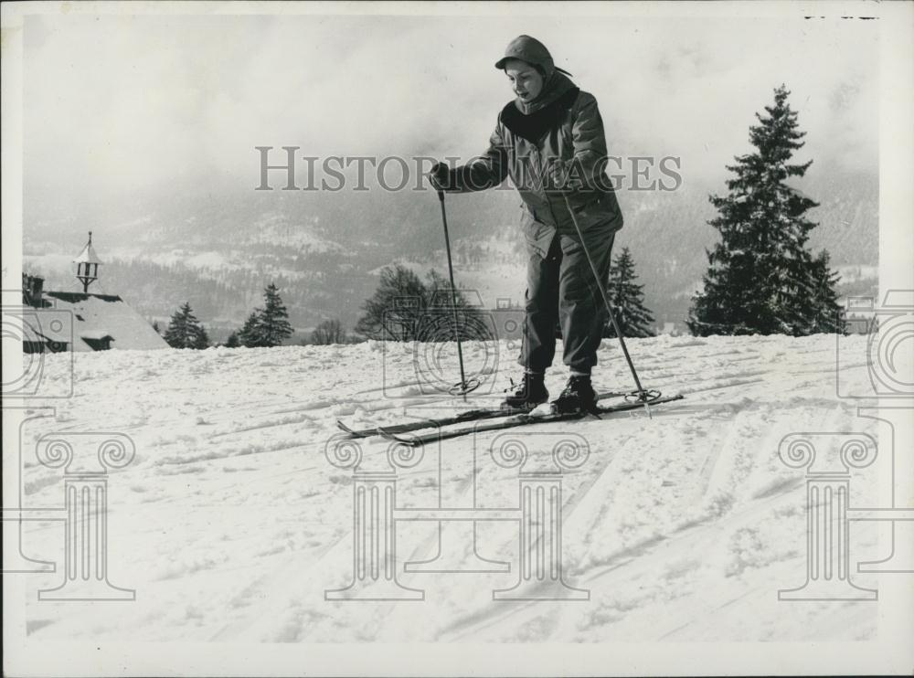 1953 Press Photo Penny Ridgeway, Daughter Of General Ridgeway, Sking - Historic Images