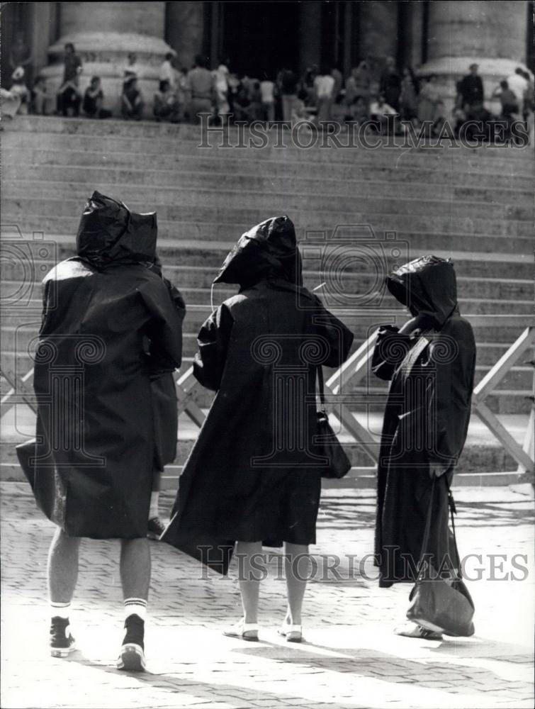 1972 Press Photo St. Peter&#39;s basilica tourists - Historic Images