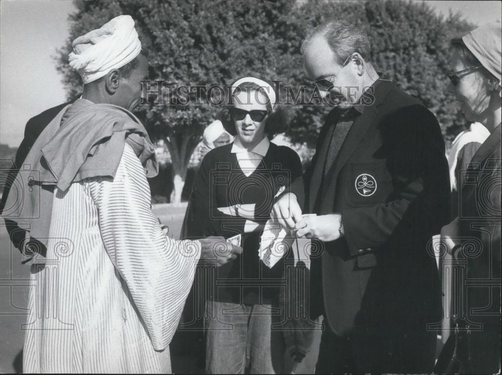 Press Photo Philip Rosenthal & Designer Richard Latham. - Historic Images
