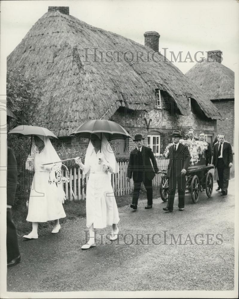 1953 Press Photo The two maidens of Honor Valerie Chivers &amp; Elizabeth - Historic Images