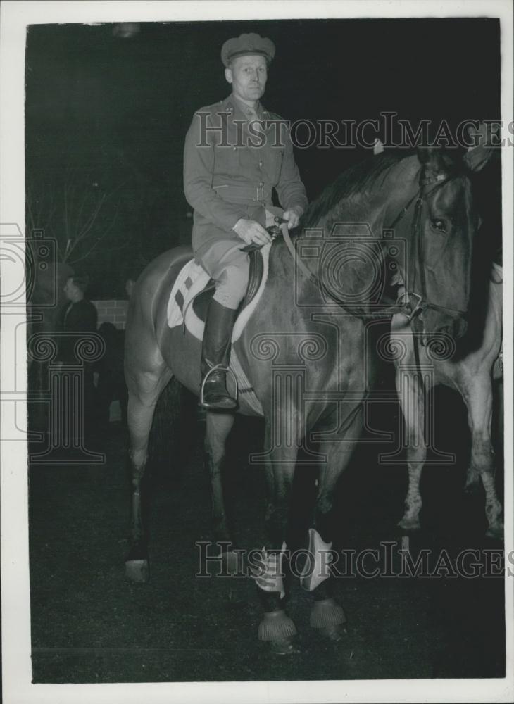 1954 Press Photo Captain Gruppelaar of Holland, on his Horse Dartagnan - Historic Images