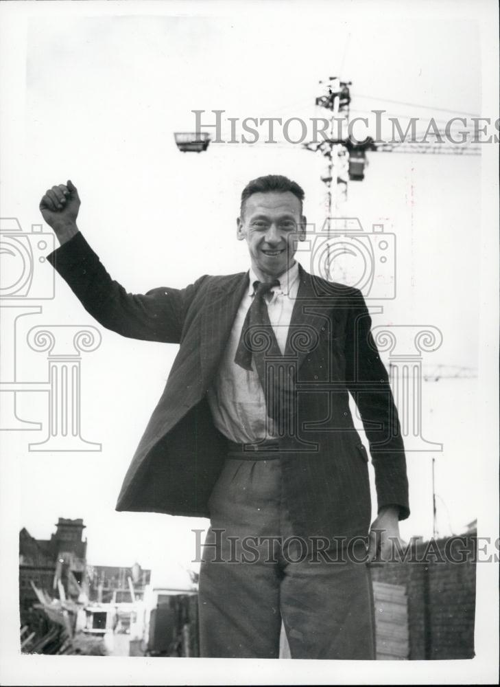 1959 Press Photo John Joseph Henry Mawey danced on this crane - Historic Images