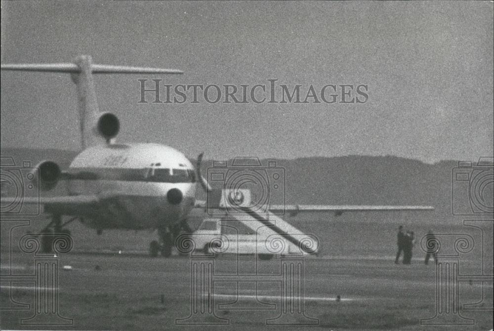 1972 Press Photo Japanese Hijacker Tatsuji Nakaoka in action - Historic Images