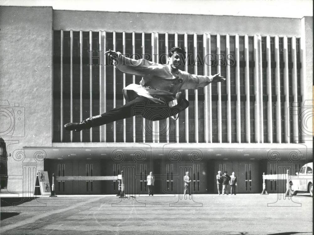 1958 Press Photo Russian solo dancer Oleg Mamontow - Historic Images