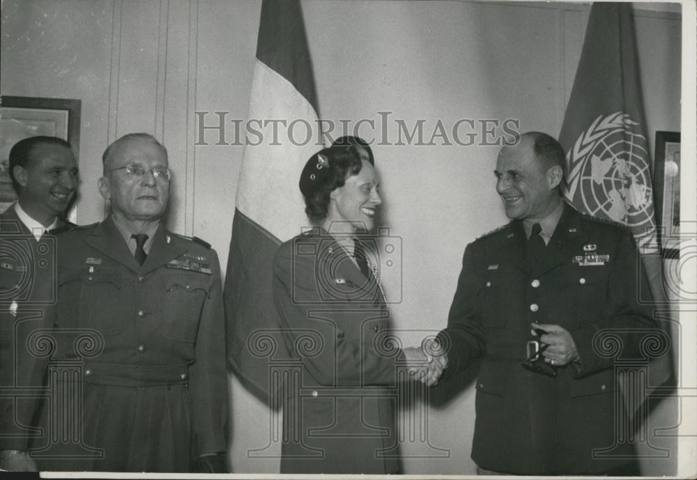 1953 Press Photo S.H.A.P.E. Commander Gen Ridgeway In Garmisich Bavaria-Holiday - Historic Images