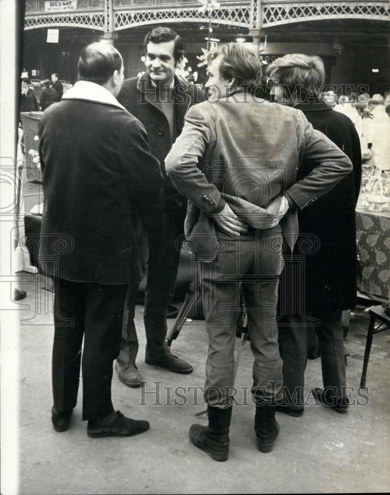 1968 Press Photo Earl of Snowdon at National Cat Club Championship Show - Historic Images