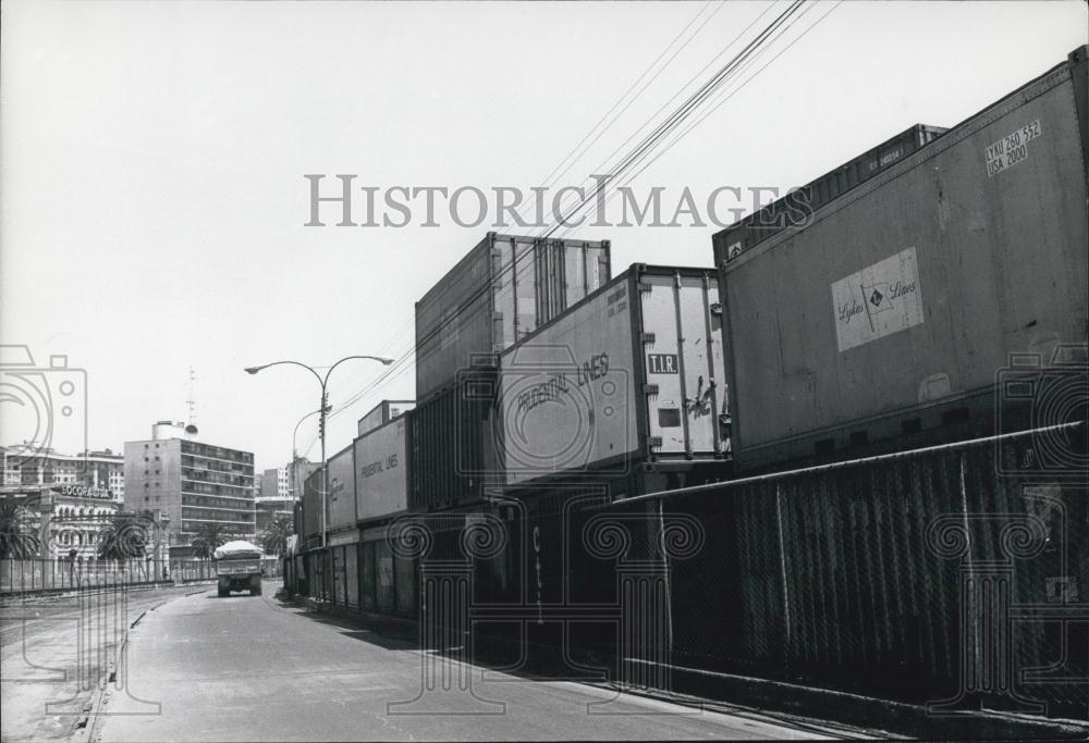 Press Photo Valpariso, Chile: Contaminated Freight at Port - Historic Images