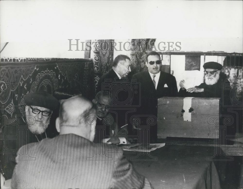 1971 Press Photo Egyptian Orthodox Copt Priest Votes For Pope Of Alexandria - Historic Images