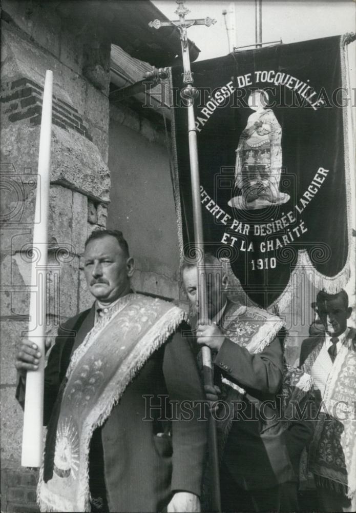 Press Photo The Procession of Charitons Carrying Candles & Banner of the Parish - Historic Images