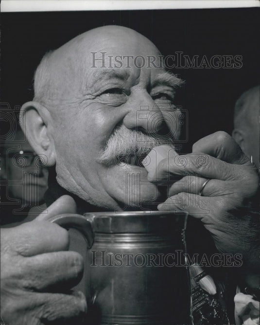 1960 Press Photo Colour Sgt Jim Wood of Cheshire Eating Chinese Cheese - Historic Images