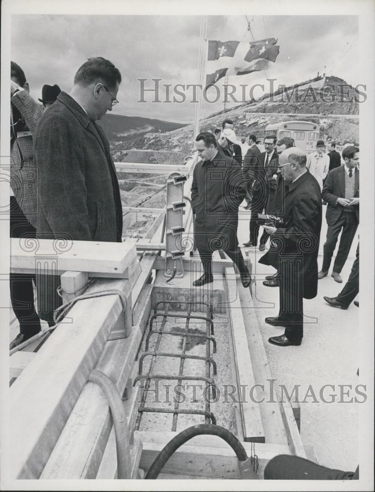 Press Photo Canada&#39;s giant dour barrage - Historic Images