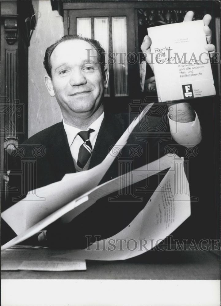 1970 Press Photo German Erich Nebel failed midwife - Historic Images