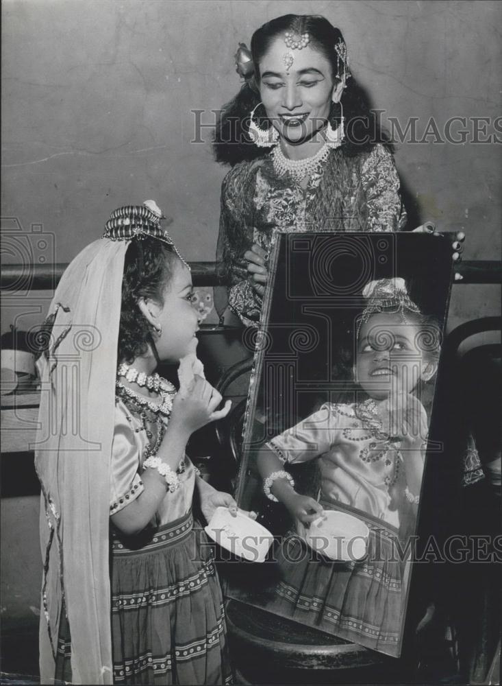 Press Photo Afroza wife of Bulbul Chowdhury and Prima Ballerina And Daguhter - Historic Images