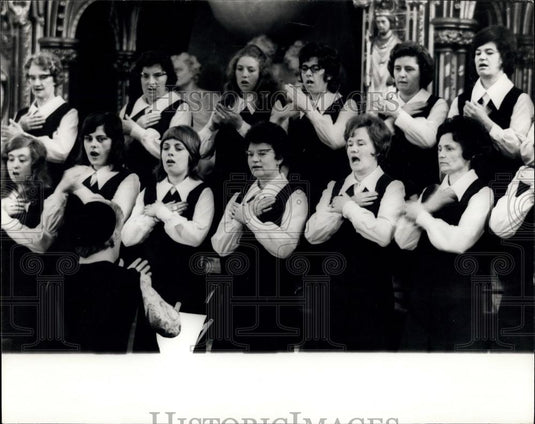 1972 Press Photo Sign-Language Hymn Choir Westminster Abbey - Historic Images