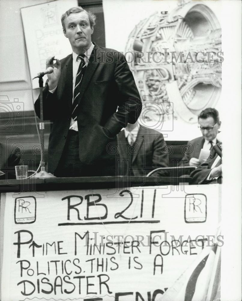 1971 Press Photo Mr. Wedgwood BennAaddresses Rolls Royce Workers - Historic Images